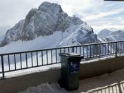 Abfallbehälter an der Bergstation der Dachsteinseilbahn