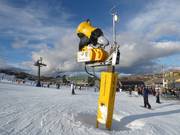 Leistungsfähige Schneekanone im Skigebiet Perisher