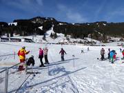 Übungshang der ansässigen Skischule