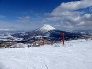 Das Skigebiet Niseko mit Blick zum Yōtei-zan