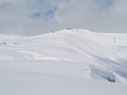 Dicke Schneedecke auf den Grasbergen von Les Sybelles