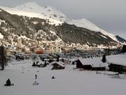 Blick auf die Unterkünfte von Davos direkt am Jakobshorn