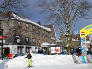 Das Landhotel Altastenberg liegt nur wenige Schritte vom Kinderland der Skischule entfernt.