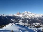 Blick von Faloria über Cortina d'Ampezzo zum Tofana