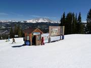 Informationspunkt im Skigebiet