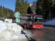 Linienbus an der Talstation der Stümpflingbahn