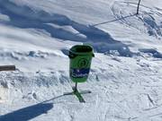 Mülleimer im Skigebiet Jakobshorn