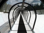 Überdachtes Förderband für die ersten Versuche