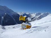 Leistungsfähige Schneekanonen im Skigebiet Lauchernalp