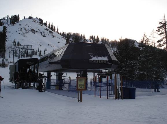 Mt. Disney Express - 4er Hochgeschwindigkeits-Sesselbahn (kuppelbar)