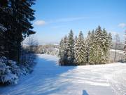 Es kommt vor, dass der untere Hang wegen Schneemangel nicht präpariert werden kann.