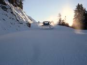 Pistenraupe bei der Arbeit