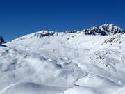Blick zu den Pisten am Piz Vallatscha