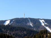 Sneschanka-Fernsehturm am höchsten Punkt des Skigebiets
