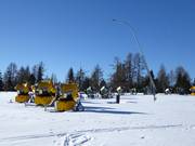 Schneekanonen warten auf den nächsten Einsatz