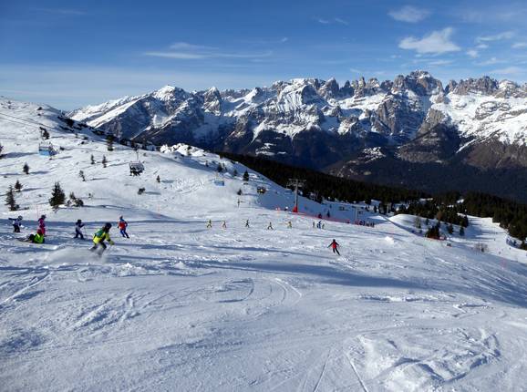 Skigebiet Paganella mit Blick auf die Brentner Dolomiten (Dolomiti di Brenta)