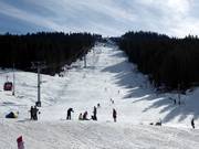 Blick auf das Skigebiet Ravna Planina
