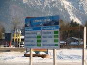 Informationstafel in Ruhpolding zu den geöffneten Pisten und Loipen