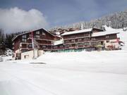 Im Talstationsbereich der Station Bisanne 1500 findet sich das Restaurant Le Coeur de Bisanne (links)