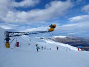 Leistungsfähige Schneekanone im Skigebiet Coronet Peak