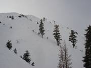 Extrem steiles Gelände im Skigebiet Palisades Tahoe