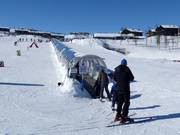Kikut Skibånd - Förderband/Zauberteppich mit Überdachung