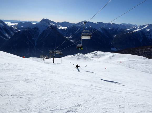 Das Skigebiet Schwemmalm bietet breite Pisten und einen herrlichen Panoramablick