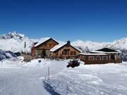 Die Ascherhütte mitten im Skigebiet