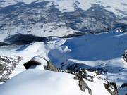 Blick vom Lomnický štít über das komplette Skigebiet bis zur Talstation