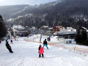 Blick auf die Unterkünfte an der Talstation der Gondelbahn