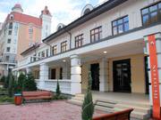 Red Fox-eines der wenigen Restaurants außerhalb der Hotels, geschmackvolle Einrichtung und offene Küche