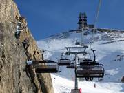 Lange Wandbahn - 6er Hochgeschwindigkeits-Sesselbahn (kuppelbar) mit Abdeckhauben und Sitzheizung