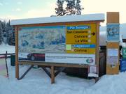 Informationstafel im Skigebiet