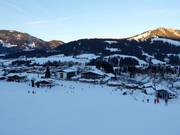 Blick auf die Unterkünfte in Fieberbrunn an der Talstation