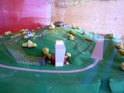 Ein Modell am Eingang stellt die Skihalle dar