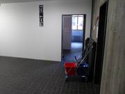 Regelmäßige Reinigung der Toiletten