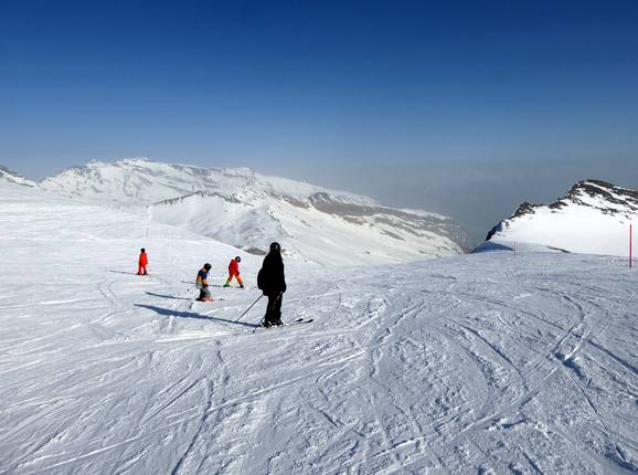 Breite Pisten und herrliches Panorama dominieren in Laax