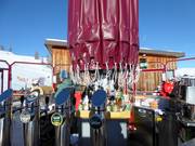 Schirmbar Gadein an der Bergstation der Gondelbahn