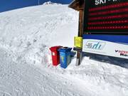 Abfalleimer mitten im Skigebiet