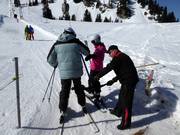 An den meisten Schlepp- und Tellerliften werden die Bügel gereicht