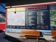 Detaillierte Informationstafel an der Talstation