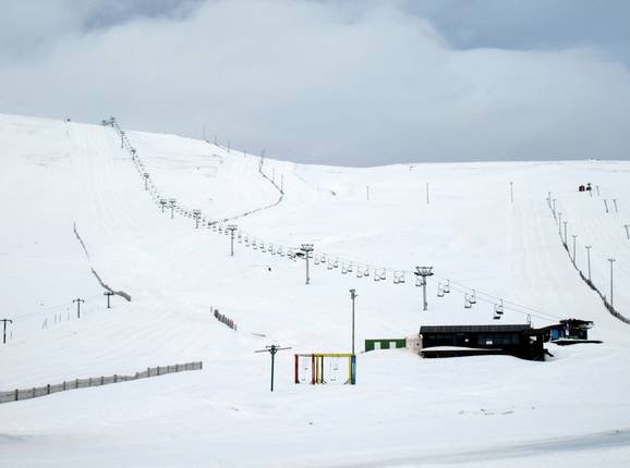 Blick auf das Skigebiet Skálafell