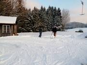 Der Liftausstieg wird händisch präpariert