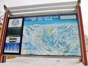 Pistenplan an der Talstation der Gondelbahn Mercantour