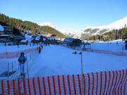 Übungsgelände mit Förderband an der Bergstation der Gondelbahn