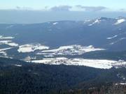Blick vom Arber zum Ort Lohberg