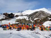 Liegestühle am Restaurant Blatten an der Talabfahrt