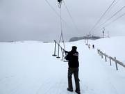 Das freundliche Personal hilft am Raketenlift