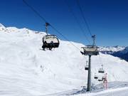 Jonvrai-Clünas - 4er Hochgeschwindigkeits-Sesselbahn (kuppelbar) mit Abdeckhauben