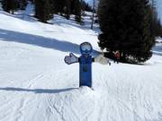 Lustige Figuren auf der Piste